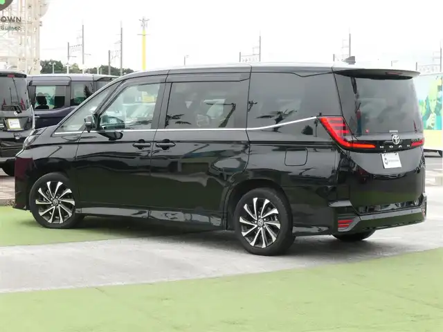 トヨタ ノア S－Z 千葉県 2023(令5)年 1.7万km アティチュードブラックマイカ Toyota Safety Sense/・プリクラッシュセーフティ/・レーンディパーチャーアラート/・オートハイビーム/・レーダークルーズコントロール/パワーバックドア/両側パワースライドドア/純正コネクティッドナビ/地デジTV/【DVD/CD再生機能　Bluetooth接続】/バックカメラ/フリップダウンモニター（V14T-R72R）/ハーフレザーシート/前席シートヒーター/後席オットマン/革巻きステアリング/ステアリングスイッチ/ETC（2.0）/LEDヘッドライト/クリアランスソナー/純正17インチアルミホイル/サイド/カーテンエアバッグ/スマートキー