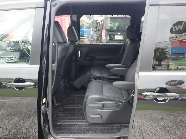 トヨタ ノア S－Z 千葉県 2023(令5)年 1.7万km アティチュードブラックマイカ Toyota Safety Sense/・プリクラッシュセーフティ/・レーンディパーチャーアラート/・オートハイビーム/・レーダークルーズコントロール/パワーバックドア/両側パワースライドドア/純正コネクティッドナビ/地デジTV/【DVD/CD再生機能　Bluetooth接続】/バックカメラ/フリップダウンモニター（V14T-R72R）/ハーフレザーシート/前席シートヒーター/後席オットマン/革巻きステアリング/ステアリングスイッチ/ETC（2.0）/LEDヘッドライト/クリアランスソナー/純正17インチアルミホイル/サイド/カーテンエアバッグ/スマートキー