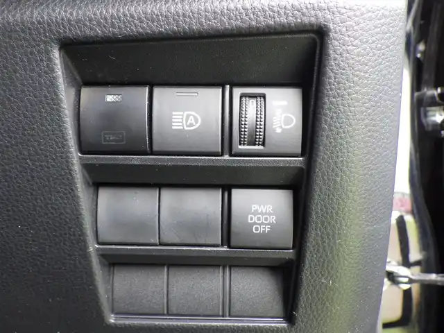 トヨタ ノア S－Z 千葉県 2023(令5)年 1.7万km アティチュードブラックマイカ Toyota Safety Sense/・プリクラッシュセーフティ/・レーンディパーチャーアラート/・オートハイビーム/・レーダークルーズコントロール/パワーバックドア/両側パワースライドドア/純正コネクティッドナビ/地デジTV/【DVD/CD再生機能　Bluetooth接続】/バックカメラ/フリップダウンモニター（V14T-R72R）/ハーフレザーシート/前席シートヒーター/後席オットマン/革巻きステアリング/ステアリングスイッチ/ETC（2.0）/LEDヘッドライト/クリアランスソナー/純正17インチアルミホイル/サイド/カーテンエアバッグ/スマートキー