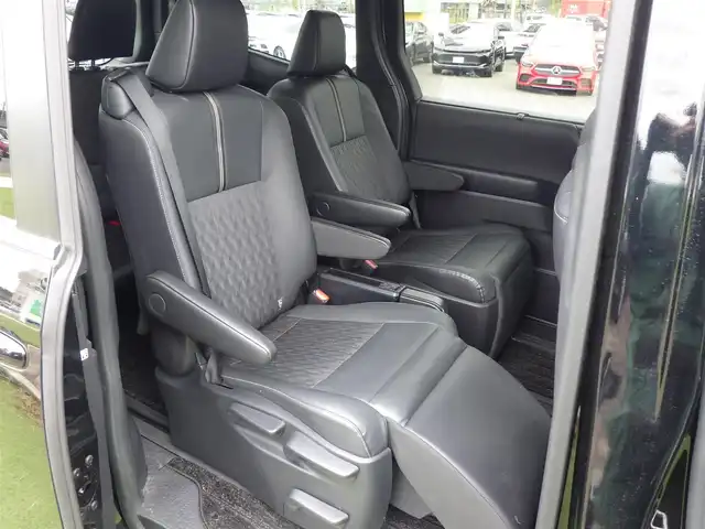 トヨタ ノア S－Z 千葉県 2023(令5)年 1.7万km アティチュードブラックマイカ Toyota Safety Sense/・プリクラッシュセーフティ/・レーンディパーチャーアラート/・オートハイビーム/・レーダークルーズコントロール/パワーバックドア/両側パワースライドドア/純正コネクティッドナビ/地デジTV/【DVD/CD再生機能　Bluetooth接続】/バックカメラ/フリップダウンモニター（V14T-R72R）/ハーフレザーシート/前席シートヒーター/後席オットマン/革巻きステアリング/ステアリングスイッチ/ETC（2.0）/LEDヘッドライト/クリアランスソナー/純正17インチアルミホイル/サイド/カーテンエアバッグ/スマートキー