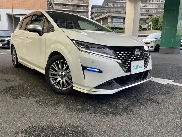 日産 ノート オーテック 大阪府 2021(令3)年 2.3万km ピュアホワイトパール ワンオーナー/純正メモリナビ/フルセグテレビ/BT/AM/FM/USB/HDMI/アラウンドビューモニター/BSM/ACC/シートヒーター/置き型充電/デジタルインナーミラー/ドアバイザー/プッシュスタート/ETC