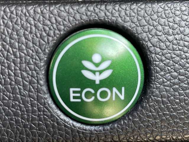 ホンダ フィット ハイブリット Fパッケージ 道東・釧路十勝 2014(平26)年 8.1万km クリスタルブラックパール 4WD/純正オーディオ/・CD/ラジオ/USB/AUX/ワイパーデアイザー/LEDヘッドライト/ミラーヒーター/ETC/フロアマット/ドアバイザー