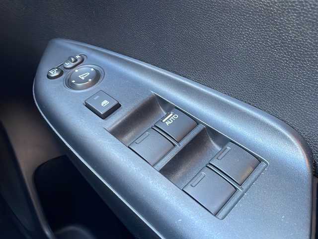 ホンダ フィット ハイブリット Fパッケージ 道東・釧路十勝 2014(平26)年 8.1万km クリスタルブラックパール 4WD/純正オーディオ/・CD/ラジオ/USB/AUX/ワイパーデアイザー/LEDヘッドライト/ミラーヒーター/ETC/フロアマット/ドアバイザー