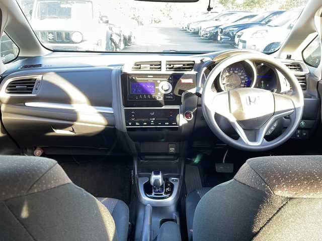 ホンダ フィット ハイブリット Fパッケージ 道東・釧路十勝 2014(平26)年 8.1万km クリスタルブラックパール 4WD/純正オーディオ/・CD/ラジオ/USB/AUX/ワイパーデアイザー/LEDヘッドライト/ミラーヒーター/ETC/フロアマット/ドアバイザー