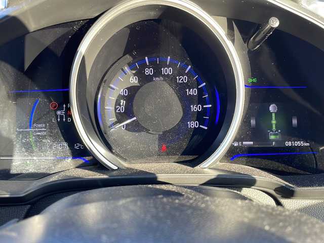 ホンダ フィット ハイブリット Fパッケージ 道東・釧路十勝 2014(平26)年 8.1万km クリスタルブラックパール 4WD/純正オーディオ/・CD/ラジオ/USB/AUX/ワイパーデアイザー/LEDヘッドライト/ミラーヒーター/ETC/フロアマット/ドアバイザー