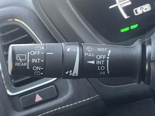 ホンダ ヴェゼル ハイブリッド RS ホンダセンシング 静岡県 2017(平29)年 7.1万km プレミアムクリスタルレッドM 純正SDナビ（ワンセグTV、バックカメラ、DVS再生機能、CDチェンジャー、BT）/ホンダセンシング/バックカメラ/クルーズコントロール/パドルシフト/D＋N席シートヒーター/合皮シート/純正フロアマット/純正アルミホイール/オートエアコン/ABS/オートライト/レーンキープアシスト/横滑り防止装置/衝突軽減システム/パワーウィンドウ/パワーステアリング