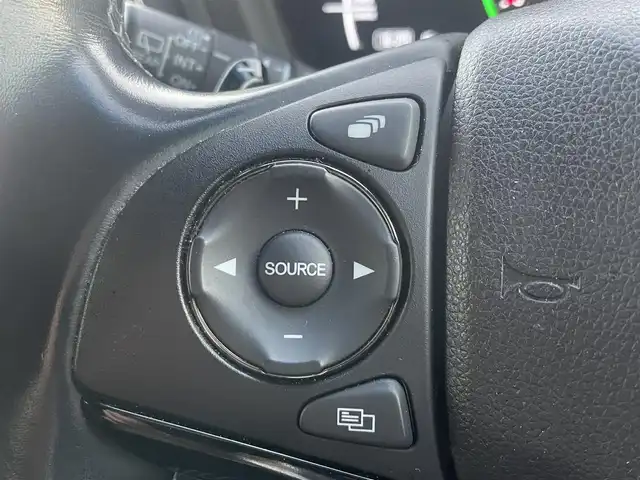 ホンダ ヴェゼル ハイブリッド RS ホンダセンシング 静岡県 2017(平29)年 7.1万km プレミアムクリスタルレッドM 純正SDナビ（ワンセグTV、バックカメラ、DVS再生機能、CDチェンジャー、BT）/ホンダセンシング/バックカメラ/クルーズコントロール/パドルシフト/D＋N席シートヒーター/合皮シート/純正フロアマット/純正アルミホイール/オートエアコン/ABS/オートライト/レーンキープアシスト/横滑り防止装置/衝突軽減システム/パワーウィンドウ/パワーステアリング