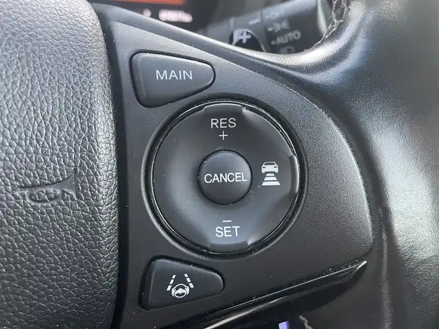 ホンダ ヴェゼル ハイブリッド RS ホンダセンシング 静岡県 2017(平29)年 7.1万km プレミアムクリスタルレッドM 純正SDナビ（ワンセグTV、バックカメラ、DVS再生機能、CDチェンジャー、BT）/ホンダセンシング/バックカメラ/クルーズコントロール/パドルシフト/D＋N席シートヒーター/合皮シート/純正フロアマット/純正アルミホイール/オートエアコン/ABS/オートライト/レーンキープアシスト/横滑り防止装置/衝突軽減システム/パワーウィンドウ/パワーステアリング