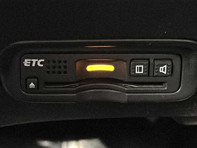 ホンダ ヴェゼル ハイブリッド RS ホンダセンシング 宮城県 2017(平29)年 7.5万km ホワイトオーキッドパール 禁煙車/MOMOシフトレバー/Honda SENSING/・衝突軽減ブレーキ/・路外逸脱抑制機能/・先行車発進お知らせ機能				/・アダプティブクルーズコントロール	/・車線維持支援システム/純正ナビ/・BT.CD.DVD.SD.USB.HDMI/フルセグTV/バックカメラ/ビルトインETC/革巻ステアリング/ステアリングスイッチ/パドルシフト/プッシュスタート/スマートキー×2/ハーフレザーシート/シートヒーター(D.N)/純正フロアマッド/電子パーキングブレーキ/LEDヘッドライト/LEDフォグランプ/アイドリングストップ/横滑り防止機能