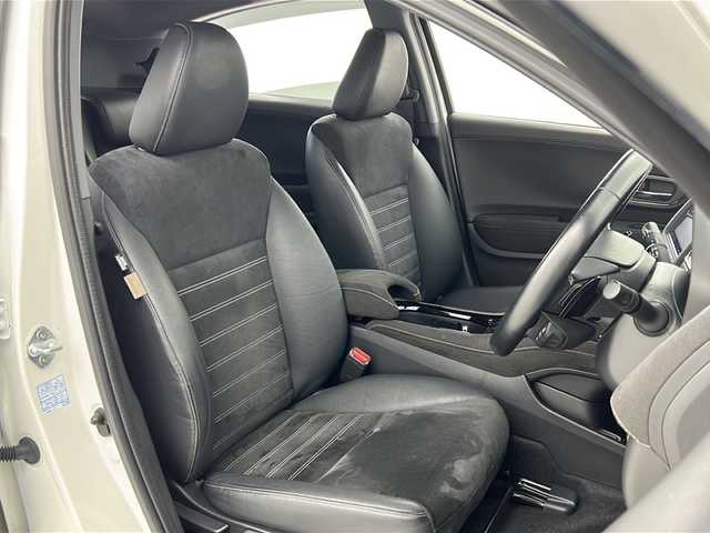 ホンダ ヴェゼル ハイブリッド RS ホンダセンシング 宮城県 2017(平29)年 7.5万km ホワイトオーキッドパール 禁煙車/MOMOシフトレバー/Honda SENSING/・衝突軽減ブレーキ/・路外逸脱抑制機能/・先行車発進お知らせ機能				/・アダプティブクルーズコントロール	/・車線維持支援システム/純正ナビ/・BT.CD.DVD.SD.USB.HDMI/フルセグTV/バックカメラ/ビルトインETC/革巻ステアリング/ステアリングスイッチ/パドルシフト/プッシュスタート/スマートキー×2/ハーフレザーシート/シートヒーター(D.N)/純正フロアマッド/電子パーキングブレーキ/LEDヘッドライト/LEDフォグランプ/アイドリングストップ/横滑り防止機能