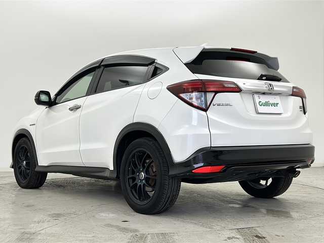ホンダ ヴェゼル ハイブリッド RS ホンダセンシング 宮城県 2017(平29)年 7.5万km ホワイトオーキッドパール 禁煙車/MOMOシフトレバー/Honda SENSING/・衝突軽減ブレーキ/・路外逸脱抑制機能/・先行車発進お知らせ機能				/・アダプティブクルーズコントロール	/・車線維持支援システム/純正ナビ/・BT.CD.DVD.SD.USB.HDMI/フルセグTV/バックカメラ/ビルトインETC/革巻ステアリング/ステアリングスイッチ/パドルシフト/プッシュスタート/スマートキー×2/ハーフレザーシート/シートヒーター(D.N)/純正フロアマッド/電子パーキングブレーキ/LEDヘッドライト/LEDフォグランプ/アイドリングストップ/横滑り防止機能