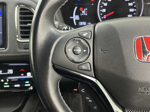 ホンダ ヴェゼル ハイブリッド RS ホンダセンシング 宮城県 2017(平29)年 7.5万km ホワイトオーキッドパール 禁煙車/MOMOシフトレバー/Honda SENSING/・衝突軽減ブレーキ/・路外逸脱抑制機能/・先行車発進お知らせ機能				/・アダプティブクルーズコントロール	/・車線維持支援システム/純正ナビ/・BT.CD.DVD.SD.USB.HDMI/フルセグTV/バックカメラ/ビルトインETC/革巻ステアリング/ステアリングスイッチ/パドルシフト/プッシュスタート/スマートキー×2/ハーフレザーシート/シートヒーター(D.N)/純正フロアマッド/電子パーキングブレーキ/LEDヘッドライト/LEDフォグランプ/アイドリングストップ/横滑り防止機能