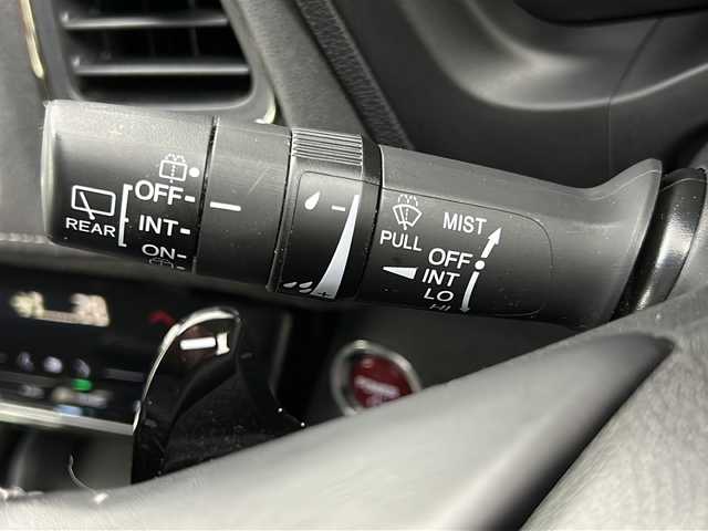 ホンダ ヴェゼル ハイブリッド RS ホンダセンシング 宮城県 2017(平29)年 7.5万km ホワイトオーキッドパール 禁煙車/MOMOシフトレバー/Honda SENSING/・衝突軽減ブレーキ/・路外逸脱抑制機能/・先行車発進お知らせ機能				/・アダプティブクルーズコントロール	/・車線維持支援システム/純正ナビ/・BT.CD.DVD.SD.USB.HDMI/フルセグTV/バックカメラ/ビルトインETC/革巻ステアリング/ステアリングスイッチ/パドルシフト/プッシュスタート/スマートキー×2/ハーフレザーシート/シートヒーター(D.N)/純正フロアマッド/電子パーキングブレーキ/LEDヘッドライト/LEDフォグランプ/アイドリングストップ/横滑り防止機能