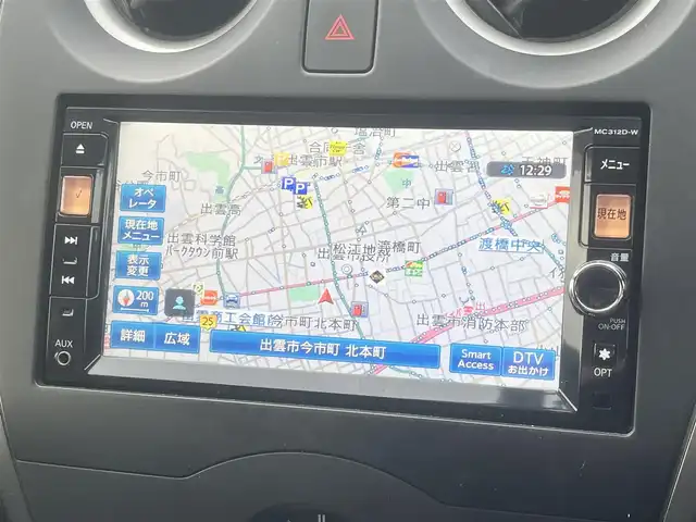 日産 ノート X DIG－S 島根県 2013(平25)年 8.9万km ブリリアントホワイトパール フルエアロ　/純正SDナビ　/DVD再生　/Bluetooth接続　/バックカメラ　/AUX/アイドリングストップ　/スマートキー　/プッシュスタート　/社外14インチアルミホイール　/純正フロアマット　/取扱説明書／保証書