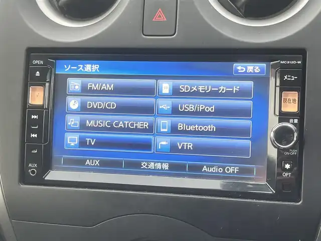 日産 ノート X DIG－S 島根県 2013(平25)年 8.9万km ブリリアントホワイトパール フルエアロ　/純正SDナビ　/DVD再生　/Bluetooth接続　/バックカメラ　/AUX/アイドリングストップ　/スマートキー　/プッシュスタート　/社外14インチアルミホイール　/純正フロアマット　/取扱説明書／保証書