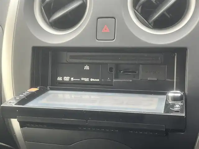 日産 ノート X DIG－S 島根県 2013(平25)年 8.9万km ブリリアントホワイトパール フルエアロ　/純正SDナビ　/DVD再生　/Bluetooth接続　/バックカメラ　/AUX/アイドリングストップ　/スマートキー　/プッシュスタート　/社外14インチアルミホイール　/純正フロアマット　/取扱説明書／保証書