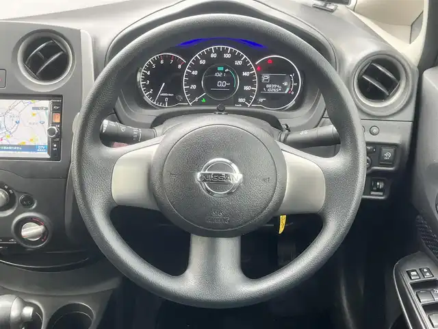 日産 ノート X DIG－S 島根県 2013(平25)年 8.9万km ブリリアントホワイトパール フルエアロ　/純正SDナビ　/DVD再生　/Bluetooth接続　/バックカメラ　/AUX/アイドリングストップ　/スマートキー　/プッシュスタート　/社外14インチアルミホイール　/純正フロアマット　/取扱説明書／保証書