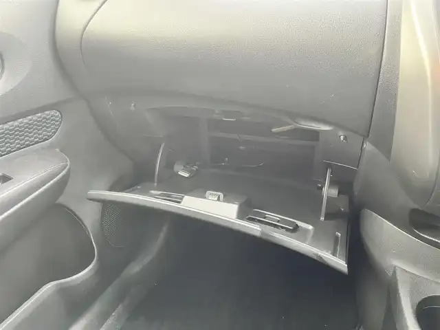 日産 ノート X DIG－S 島根県 2013(平25)年 8.9万km ブリリアントホワイトパール フルエアロ　/純正SDナビ　/DVD再生　/Bluetooth接続　/バックカメラ　/AUX/アイドリングストップ　/スマートキー　/プッシュスタート　/社外14インチアルミホイール　/純正フロアマット　/取扱説明書／保証書