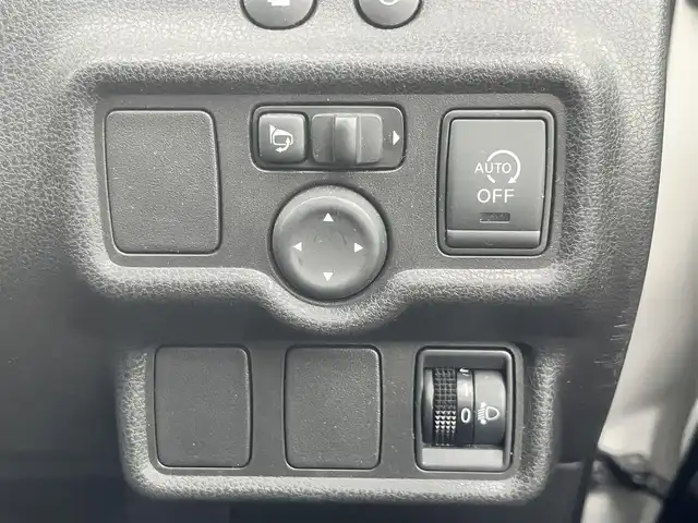 日産 ノート X DIG－S 島根県 2013(平25)年 8.9万km ブリリアントホワイトパール フルエアロ　/純正SDナビ　/DVD再生　/Bluetooth接続　/バックカメラ　/AUX/アイドリングストップ　/スマートキー　/プッシュスタート　/社外14インチアルミホイール　/純正フロアマット　/取扱説明書／保証書