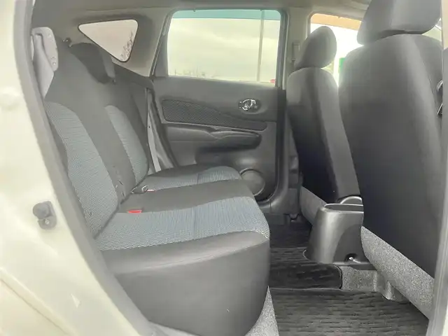 日産 ノート X DIG－S 島根県 2013(平25)年 8.9万km ブリリアントホワイトパール フルエアロ　/純正SDナビ　/DVD再生　/Bluetooth接続　/バックカメラ　/AUX/アイドリングストップ　/スマートキー　/プッシュスタート　/社外14インチアルミホイール　/純正フロアマット　/取扱説明書／保証書