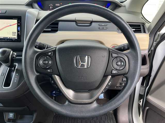 ホンダ フリード G ホンダセンシング 高知県 2019(令1)年 5.1万km ホワイトオーキッドパール 純正メモリーナビ　/CD/DVD/Bluetooth/フルセグTV/バックカメラ/両側パワースライドドア/ステアリングスイッチ/ビルトインETC/ホンダセンシング/衝突軽減ブレーキ〈CMBS〉/路外逸脱抑制機能/ACC〈アダプティブ・クルーズ・コントロール〉/LKAS〈車線維持支援システム〉/先行車発進お知らせ機能/標識認識機能
