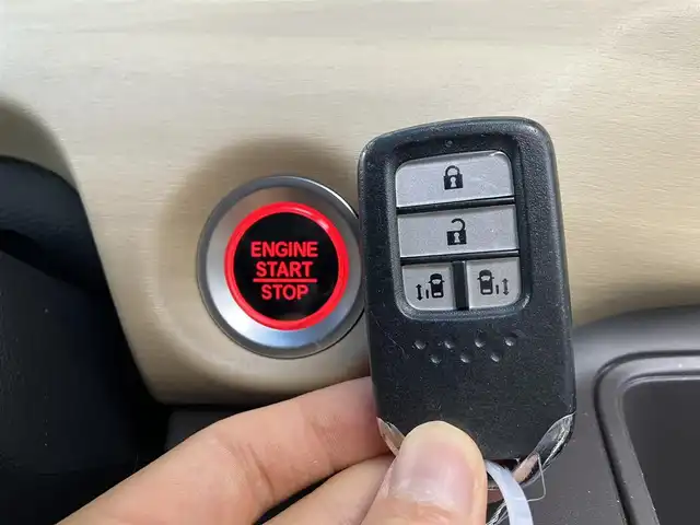 ホンダ フリード G ホンダセンシング 高知県 2019(令1)年 5.1万km ホワイトオーキッドパール 純正メモリーナビ　/CD/DVD/Bluetooth/フルセグTV/バックカメラ/両側パワースライドドア/ステアリングスイッチ/ビルトインETC/ホンダセンシング/衝突軽減ブレーキ〈CMBS〉/路外逸脱抑制機能/ACC〈アダプティブ・クルーズ・コントロール〉/LKAS〈車線維持支援システム〉/先行車発進お知らせ機能/標識認識機能