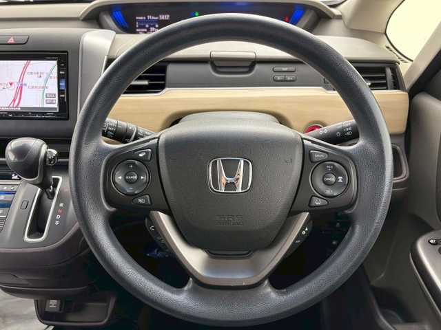 ホンダ フリード G ホンダセンシング 大阪府 2019(令1)年 5.1万km ホワイトオーキッドパール ホンダセンシング/　・衝突軽減ブレーキ/　・アダプティブクルーズコントロール/　・車線維持支援システム/　・誤発進抑制機能/純正メモリナビ　/　　CD/DVD/BT/フルセグTV/バックカメラ/両側パワースライドドア/アイドリングストップ/スマートキー/ビルトインETC