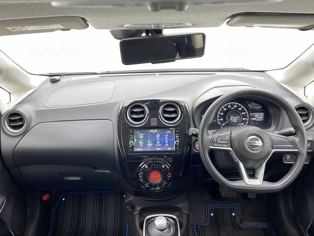 日産 ノート e－パワー X 千葉県 2017(平29)年 3.3万km 白 純正ナビ/・CD DVD BT MUSIC STOCKER USB SD フルセグTV/衝突軽減ブレーキ/車線逸脱防止/全方位カメラ/バックカメラ/デジタルインナーミラー/アイドリングストップ/フルオートエアコン/ETC/フロント/バックソナー/LEDヘッドランプ/オートライト/ドライブレコーダー/ステアリングスイッチ/電動格納ミラー/ウィンカーミラー/ドアバイザー/プッシュスタート