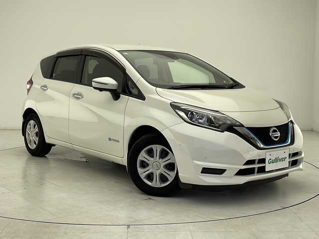 日産 ノート e－パワー X 千葉県 2017(平29)年 3.3万km 白 純正ナビ/・CD DVD BT MUSIC STOCKER USB SD フルセグTV/衝突軽減ブレーキ/車線逸脱防止/全方位カメラ/バックカメラ/デジタルインナーミラー/アイドリングストップ/フルオートエアコン/ETC/フロント/バックソナー/LEDヘッドランプ/オートライト/ドライブレコーダー/ステアリングスイッチ/電動格納ミラー/ウィンカーミラー/ドアバイザー/プッシュスタート