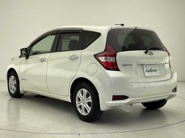 日産 ノート e－パワー X 千葉県 2017(平29)年 3.3万km 白 純正ナビ/・CD DVD BT MUSIC STOCKER USB SD フルセグTV/衝突軽減ブレーキ/車線逸脱防止/全方位カメラ/バックカメラ/デジタルインナーミラー/アイドリングストップ/フルオートエアコン/ETC/フロント/バックソナー/LEDヘッドランプ/オートライト/ドライブレコーダー/ステアリングスイッチ/電動格納ミラー/ウィンカーミラー/ドアバイザー/プッシュスタート