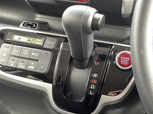 ホンダ Ｎ ＢＯＸ G Lパッケージ 山形県 2016(平28)年 4.9万km プレミアムホワイトパールⅡ 禁煙者/ワンオーナー/純正ナビ/Bluetooth/CD/AM/FM/ワンセグTV/バックカメラ/シートヒーター（D/N席）/片側パワースライド/横滑り防止装置　/アイドリングストップ/電格ミラー/ミラーヒーター/ヘッドライトレベライザー/ETC/ECON/純正フロアマット/盗難防止装置/スタッドレスタイヤ付き（純正アルミホイール）