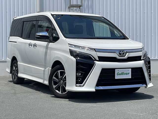 トヨタ ヴォクシー ZS 煌Ⅲ 三重県 2020(令2)年 5万km ホワイトパールクリスタルシャイン 純正９型ナビ　/両側電動ドア　/バックカメラ　/純正ドライブレコーダー　/純正ビルトインＥＴＣ２．０　/衝突軽減　/車線抑制　/クルーズコントロール　/先行車発進お知らせ　/ＬＥＤヘッドライト　/フォグライト　/禁煙車