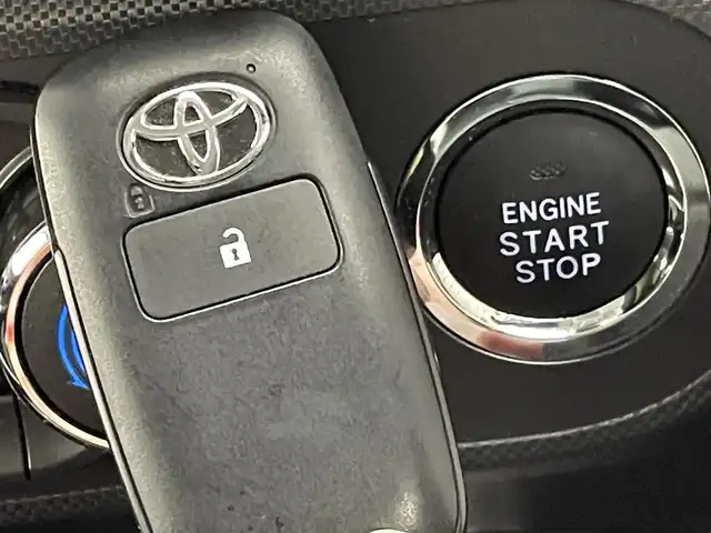 トヨタ ライズ Z 群馬県 2024(令6)年 0.5万km スムースグレーマイカメタリック 純正ディスプレイオーディオ　パノラミックビューモニター　レーダークルーズコントロール　ＢＳＭ　ＬＥＤ　ＡＨＢ　シートヒーター　純正１７インチＡＷ　ステアリングリモコン　ＥＴＣ　スマートキー　禁煙車