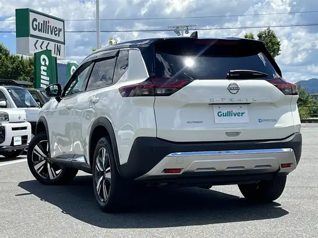 日産 エクストレイル G e－4ORCE 奈良県 2023(令5)年 7.6万km ブリリアントホワイトパール/スーパーブラック 2トーン NISMOフロントリップ/純正ナビ(フルセグTV/AM・FM/BT/USB/AppleCarPlay)/アラウンドビューモニター/ビルトインETC2.0/デジタルインナーミラー/ステアリングヒーター/前席パワーシート/前席シートヒーター/プロパイロット/インテリジェントエマージェンシーブレーキ/インテリジェントFCW(前方衝突予測警報)/クルーズコントロール/アダプティブLEDヘッドライトシステム/置くだけ充電/オートブレーキホールド/純正19インチアルミホイール/純正フロアマット