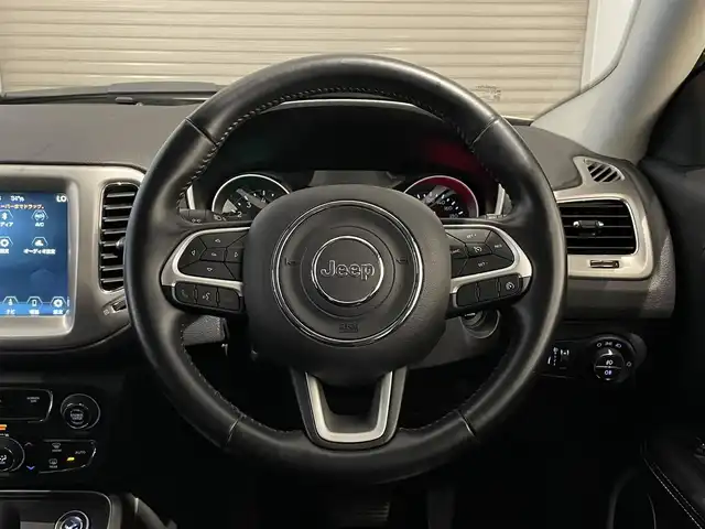 クライスラー・ジープ ジープ コンパス ロンジチュード 静岡県 2018(平30)年 2.2万km パールⅡ U-CONNECTナビ /フルセグＴＶ　ＢＴ　ＵＳＢ　ＡＵＸ /クルコン /Ｒセンサー /スマートキー /プッシュエンジンスタート /ルーフレール /純正１７インチＡＷ /ＥＴＣ２．０ /プライバシーガラス /アイドリングストップ