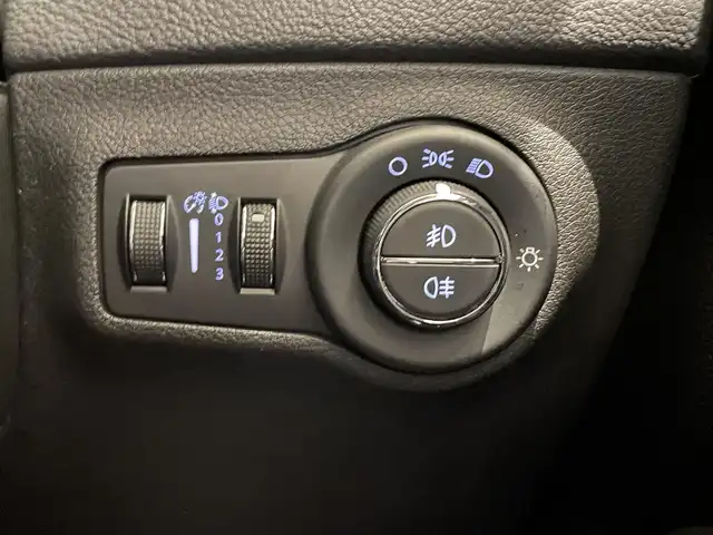 クライスラー・ジープ ジープ コンパス ロンジチュード 静岡県 2018(平30)年 2.2万km パールⅡ U-CONNECTナビ /フルセグＴＶ　ＢＴ　ＵＳＢ　ＡＵＸ /クルコン /Ｒセンサー /スマートキー /プッシュエンジンスタート /ルーフレール /純正１７インチＡＷ /ＥＴＣ２．０ /プライバシーガラス /アイドリングストップ