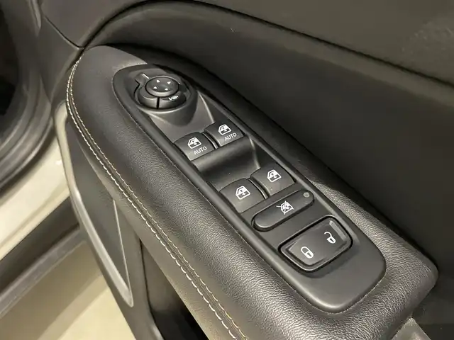 クライスラー・ジープ ジープ コンパス ロンジチュード 静岡県 2018(平30)年 2.2万km パールⅡ U-CONNECTナビ /フルセグＴＶ　ＢＴ　ＵＳＢ　ＡＵＸ /クルコン /Ｒセンサー /スマートキー /プッシュエンジンスタート /ルーフレール /純正１７インチＡＷ /ＥＴＣ２．０ /プライバシーガラス /アイドリングストップ