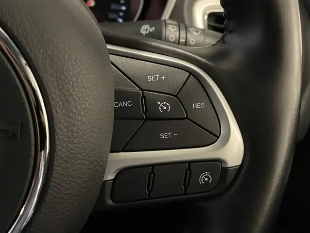 クライスラー・ジープ ジープ コンパス ロンジチュード 静岡県 2018(平30)年 2.2万km パールⅡ U-CONNECTナビ /フルセグＴＶ　ＢＴ　ＵＳＢ　ＡＵＸ /クルコン /Ｒセンサー /スマートキー /プッシュエンジンスタート /ルーフレール /純正１７インチＡＷ /ＥＴＣ２．０ /プライバシーガラス /アイドリングストップ