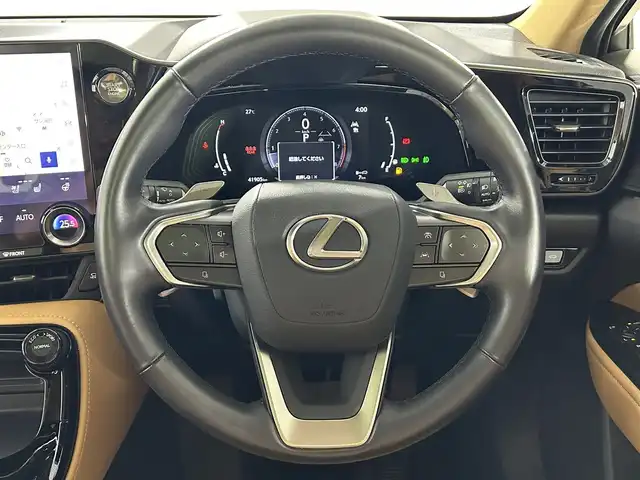 レクサス ＮＸ 250 バージョンL 佐賀県 2023(令5)年 4.2万km ソニッククォーツ 純正14インチディスプレイオーディオ/フルセグTV/Bluetooth/ミラーキャスト/ナビ機能付き/全方位バックカメラ/パノラマサンルーフ/デジタルインナールームミラー/ヘッドアップディスプレイ/衝突被害軽減装置/ブラインドスポットモニター/レーダークルーズコントロール/レーンアシスト/ロードサインアシスト/パーキングサポートブレーキ/オートライト/オートマチックハイビーム/3眼LEDヘッドライト/LEDフォグライト/純正前後ドライブレコーダー/電子パーキング/ブレーキホールド/クリアランスソナー/パワーバックドア/運転席・助手席シートヒーター/運転席・助手席エアシート/運転席・助手席パワーシート/レザーシート/メモリーシート/純正フロアマット/純正20インチアルミホイール/ルーフレール/ISOFIX対応シート