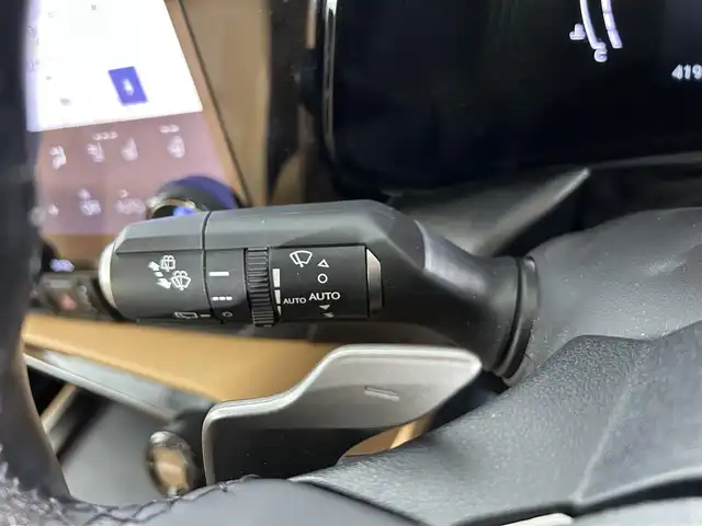 レクサス ＮＸ 250 バージョンL 佐賀県 2023(令5)年 4.2万km ソニッククォーツ 純正14インチディスプレイオーディオ/フルセグTV/Bluetooth/ミラーキャスト/ナビ機能付き/全方位バックカメラ/パノラマサンルーフ/デジタルインナールームミラー/ヘッドアップディスプレイ/衝突被害軽減装置/ブラインドスポットモニター/レーダークルーズコントロール/レーンアシスト/ロードサインアシスト/パーキングサポートブレーキ/オートライト/オートマチックハイビーム/3眼LEDヘッドライト/LEDフォグライト/純正前後ドライブレコーダー/電子パーキング/ブレーキホールド/クリアランスソナー/パワーバックドア/運転席・助手席シートヒーター/運転席・助手席エアシート/運転席・助手席パワーシート/レザーシート/メモリーシート/純正フロアマット/純正20インチアルミホイール/ルーフレール/ISOFIX対応シート