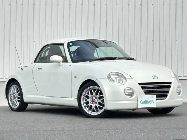 ダイハツ コペン アクティブトップ 群馬県 2004(平16)年 7.5万km ホワイトパールマイカ 社外メモリナビ(CD/DVD/BT/AM/FM)/バックカメラ/前後ドラレコ/赤革シート/シートヒーター/電動オープン/ETC/フォグ/タワーバー/リアスポイラー/momoステアリング