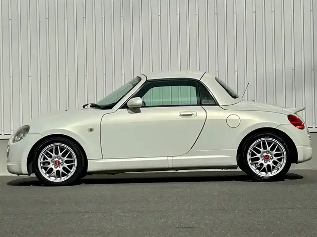 ダイハツ コペン アクティブトップ 群馬県 2004(平16)年 7.5万km ホワイトパールマイカ 社外メモリナビ(CD/DVD/BT/AM/FM)/バックカメラ/前後ドラレコ/赤革シート/シートヒーター/電動オープン/ETC/フォグ/タワーバー/リアスポイラー/momoステアリング