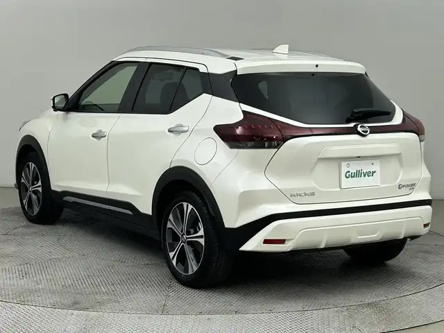 日産 キックス X FOUR スタイルエディション 道央・札幌 2024(令6)年 2.7万km ブリリアントホワイトパール ・４WD/・プロパイロット/・純正SDナビ/・CD/DVD/BT/SD/iPod/フルセグ/・アラウンドビューモニター/・デジタルインナーミラー/・ビルトインETC2.0/・前方＋室内純正ドライブレコーダー/・横滑り防止装置/・衝突軽減ブレーキ/・レーダークルーズコントロール/・レーンキープアシスト/・前後コーナーセンサー/・SOSコール/・LEDヘッドライト/・フォグランプ/・オートライト/・ヘッドライトレベライザー/・純正フロアマット/・レザーシート/・D+N席シートヒーター/・トノカバー/・スペアキー/・保証書・取扱説明書
