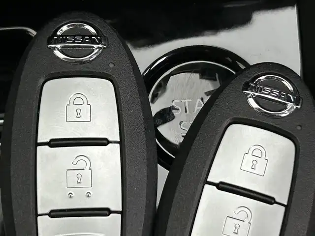 日産 キックス X FOUR スタイルエディション 道央・札幌 2024(令6)年 2.7万km ブリリアントホワイトパール ・４WD/・プロパイロット/・純正SDナビ/・CD/DVD/BT/SD/iPod/フルセグ/・アラウンドビューモニター/・デジタルインナーミラー/・ビルトインETC2.0/・前方＋室内純正ドライブレコーダー/・横滑り防止装置/・衝突軽減ブレーキ/・レーダークルーズコントロール/・レーンキープアシスト/・前後コーナーセンサー/・SOSコール/・LEDヘッドライト/・フォグランプ/・オートライト/・ヘッドライトレベライザー/・純正フロアマット/・レザーシート/・D+N席シートヒーター/・トノカバー/・スペアキー/・保証書・取扱説明書