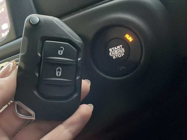 クライスラー・ジープ ラングラー アンリミテッド ルビコンRECON 大阪府 2020(令2)年 1.6万km ガンＭ 4WD/メーカーナビ/（フルセグ・Bluetooth）/バック/サイドカメラ/ETC/LEDヘッドライト/フォグランプ/レーダークルーズコントロール/レザーシート/シートヒーター/革巻きステアリング/コーナーセンサー前後/純正ゴムマット/保証書/取扱説明書/スペアスマートキー1本