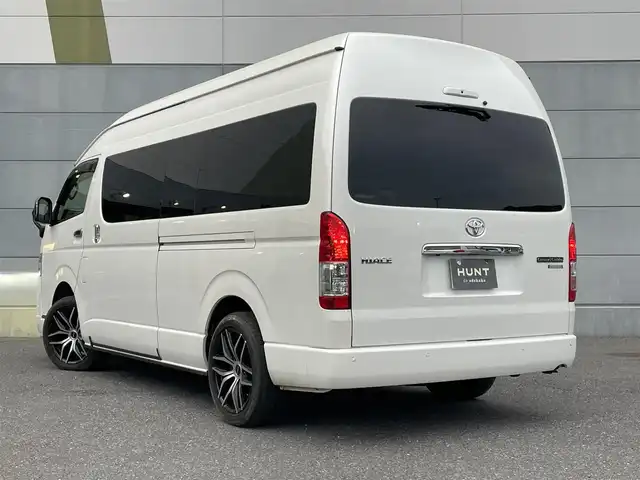 トヨタ ハイエース グランドキャビン 千葉県 2023(令5)年 1.3万km ホワイトパールクリスタルシャイン ファインテックツアラー/４ＷＤ/モデリスタエアロ(F)/トヨタセーフティセンス/・衝突軽減ブレーキ/レーンキープアシスト/・オートハイビーム/クリアランスソナー/社外7インチナビ(MDV-D709BT)/・フルセグ/BT/DVD/CD/全方位カメラ/ステアリングスイッチ/ETC/片側パワースライドドア/LEDヘッドライト/オートライト/フォグライト(社外)/社外センターコンソール/ワイヤレス充電(社外)/スマートキー/プッシュスタート