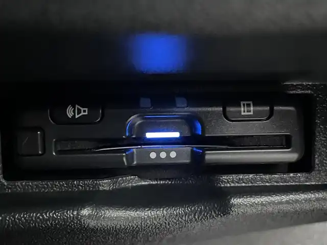 トヨタ ハイエース グランドキャビン 千葉県 2023(令5)年 1.3万km ホワイトパールクリスタルシャイン ファインテックツアラー/４ＷＤ/モデリスタエアロ(F)/トヨタセーフティセンス/・衝突軽減ブレーキ/レーンキープアシスト/・オートハイビーム/クリアランスソナー/社外7インチナビ(MDV-D709BT)/・フルセグ/BT/DVD/CD/全方位カメラ/ステアリングスイッチ/ETC/片側パワースライドドア/LEDヘッドライト/オートライト/フォグライト(社外)/社外センターコンソール/ワイヤレス充電(社外)/スマートキー/プッシュスタート