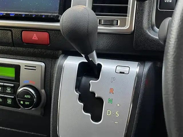 トヨタ ハイエース グランドキャビン 千葉県 2023(令5)年 1.3万km ホワイトパールクリスタルシャイン ファインテックツアラー/４ＷＤ/モデリスタエアロ(F)/トヨタセーフティセンス/・衝突軽減ブレーキ/レーンキープアシスト/・オートハイビーム/クリアランスソナー/社外7インチナビ(MDV-D709BT)/・フルセグ/BT/DVD/CD/全方位カメラ/ステアリングスイッチ/ETC/片側パワースライドドア/LEDヘッドライト/オートライト/フォグライト(社外)/社外センターコンソール/ワイヤレス充電(社外)/スマートキー/プッシュスタート