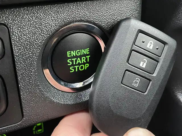 トヨタ ハイエース グランドキャビン 千葉県 2023(令5)年 1.3万km ホワイトパールクリスタルシャイン ファインテックツアラー/４ＷＤ/モデリスタエアロ(F)/トヨタセーフティセンス/・衝突軽減ブレーキ/レーンキープアシスト/・オートハイビーム/クリアランスソナー/社外7インチナビ(MDV-D709BT)/・フルセグ/BT/DVD/CD/全方位カメラ/ステアリングスイッチ/ETC/片側パワースライドドア/LEDヘッドライト/オートライト/フォグライト(社外)/社外センターコンソール/ワイヤレス充電(社外)/スマートキー/プッシュスタート