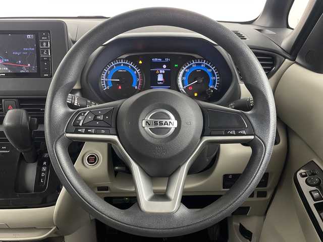 日産 ルークス X 埼玉県 2020(令2)年 5.8万km ホワイトパール 社外ナビ　/両側電動スライドドア　/衝突軽減ブレーキ　/レーンキープアシスト　/アイドリングストップ　/盗難防止措置　/ＥＴＣ　/バックカメラ　/プッシュスタート　/スマートキー　/ステアリングスイッチ　/フロアマット/先行車お知らせ機能/標識認識